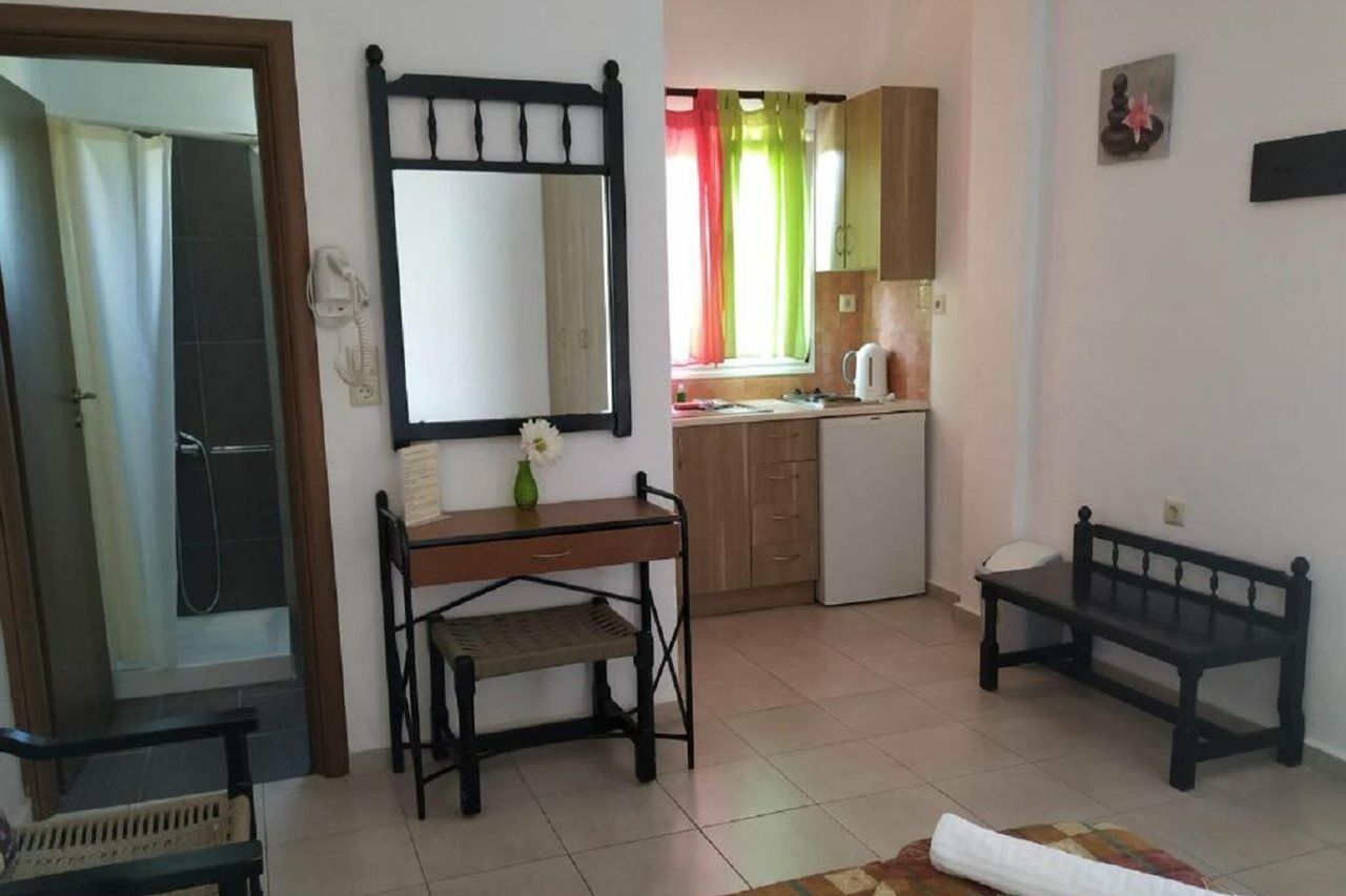 Pardalakis Studios Gerani  Екстериор снимка